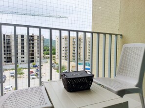 Familienapartment, 2 Schlafzimmer, Poolblick | Blick vom Balkon