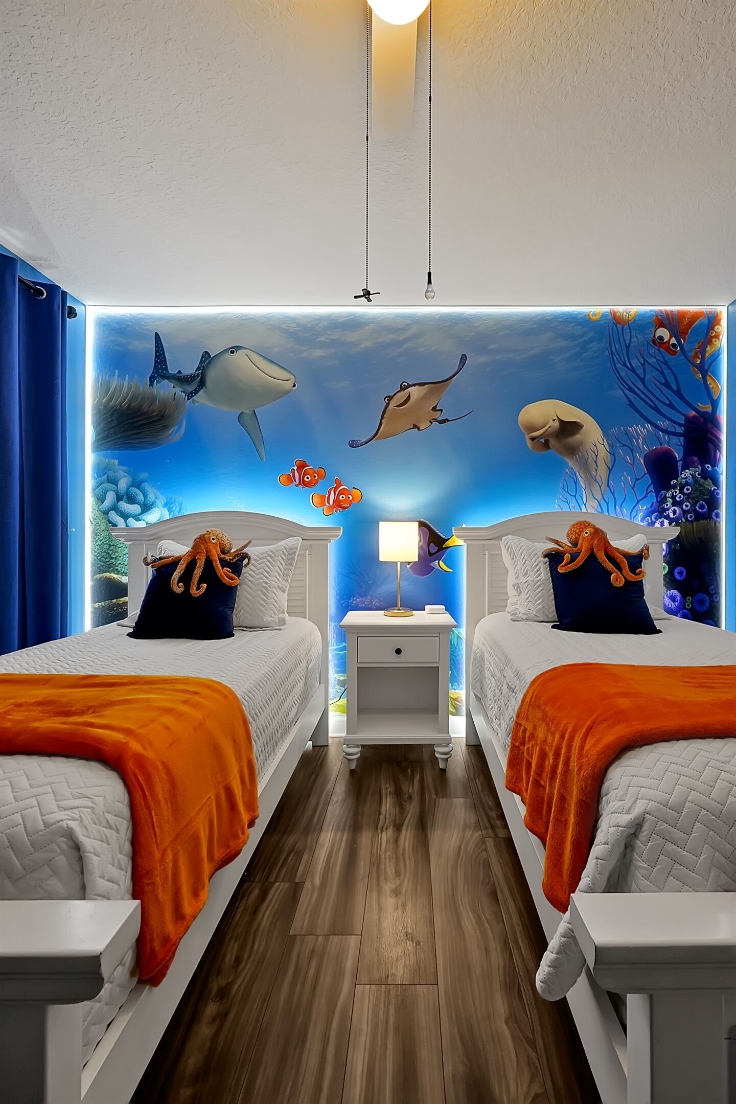 9 室のベッドルーム、デスク、アイロン / アイロン台、旅行用ベビーベッド