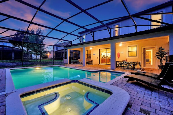 Een verwarmd zwembad