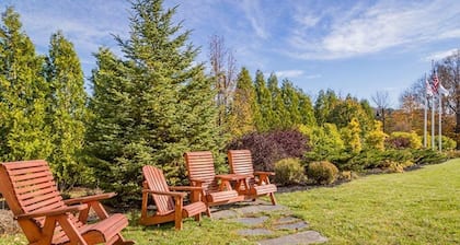Charming 1 Bedroom - 4 Star Resort w/ heated pool, gym, wi-fi, lot's more!