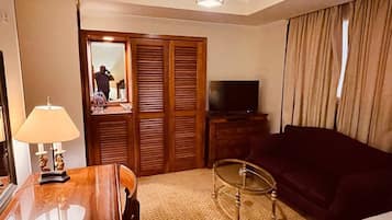 Hypo-allergenic bedding, down duvets, laptop workspace, soundproofing