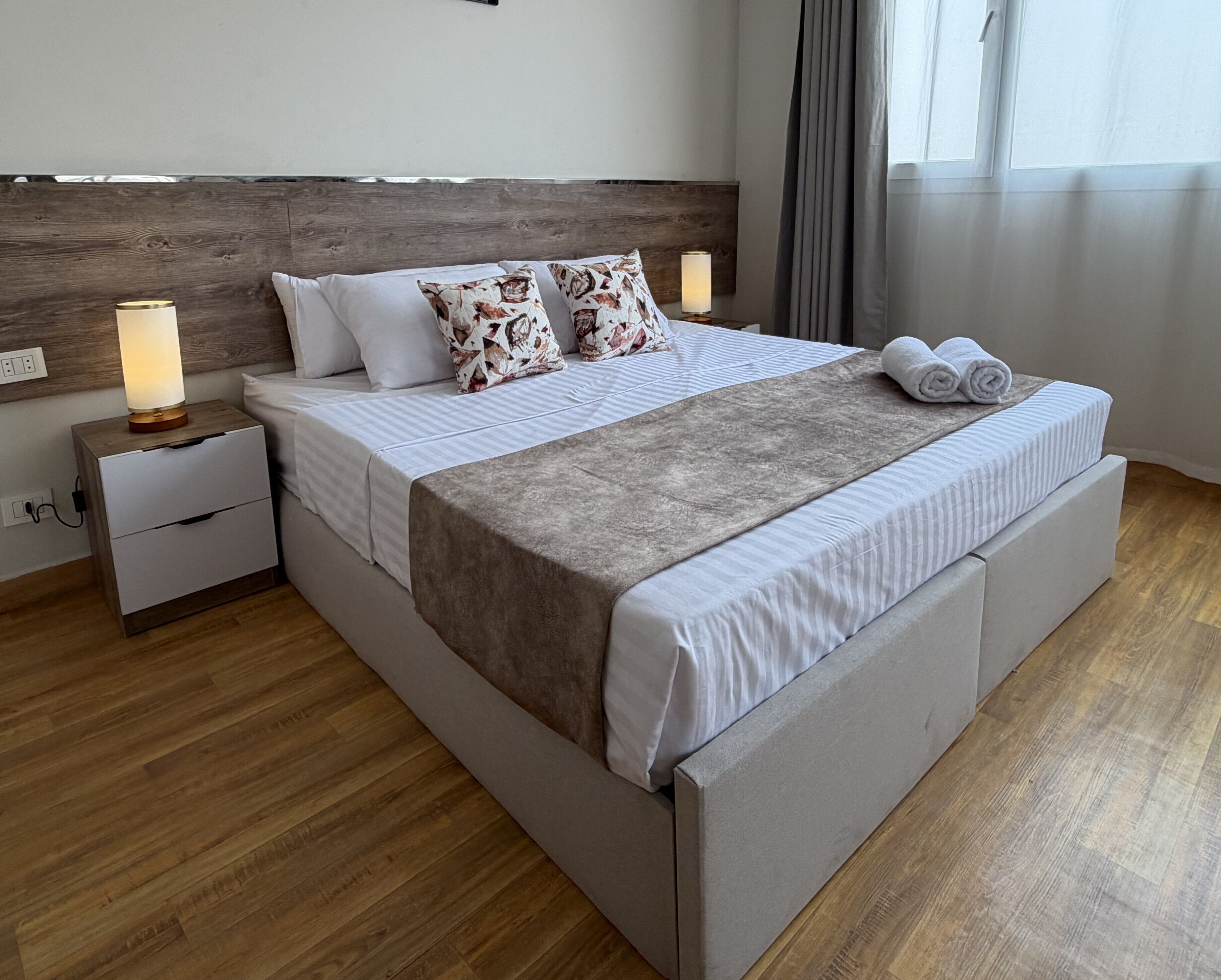 Royal-Suite | Allergikerbettwaren, Daunenbettdecken, laptopgeeigneter Arbeitsplatz