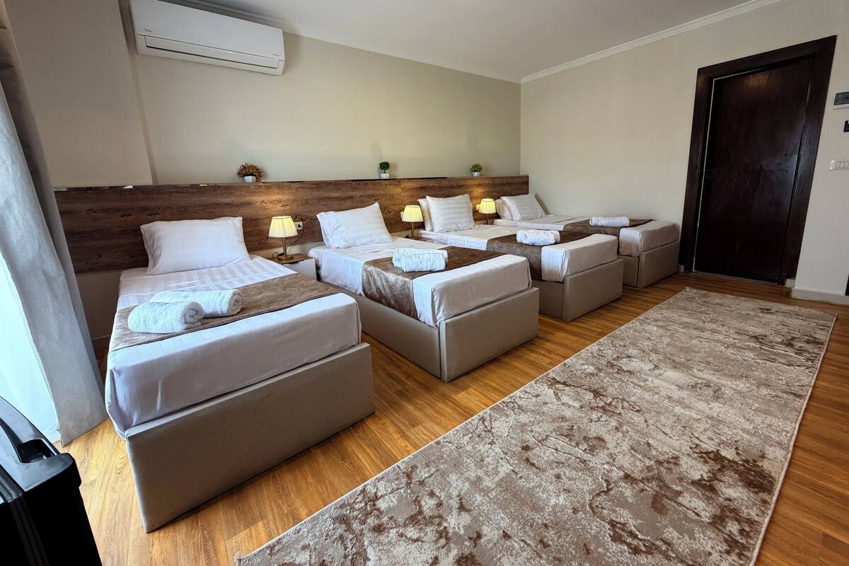 Deluxe Double Room | Hypo-allergenic bedding available, down comforters, laptop workspace