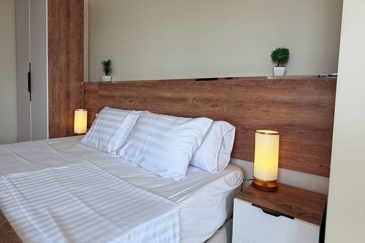 Deluxe Double Room | Hypo-allergenic bedding available, down comforters, laptop workspace