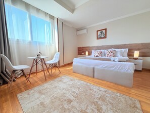 Hypo-allergenic bedding, down duvets, laptop workspace, soundproofing - Pyramids Tower Inn (Giza)