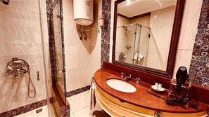 Royal Suite, Desert View | Bathroom | Shower, hair dryer, towels, soap