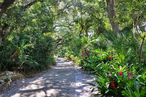 "Sandprints" Fabulous Condo with amazing amenities!