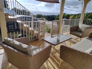 Terrace/patio - Cozy 3-bedroom house in pleasant Pointe-Noire with WiFi, AC (Pointe-Noire)