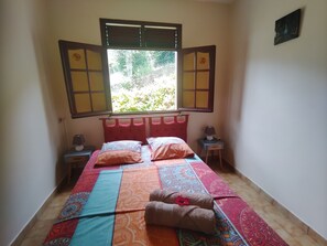 3 habitaciones, tabla de planchar con plancha, wifi y ropa de cama 