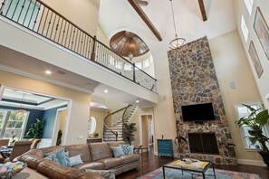 Televisión, chimenea, estéreo, oficina