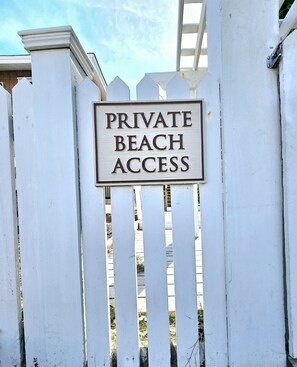 A white fence with a sign that reads "PRIVATE BEACH ACCESS". - Private Beach Access |Sound Views |Elevator (Surf City)