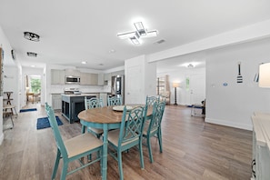 Dining - Bayside Bliss | Dog Friendly | Saltwater Pool | Fire Pit | Beach Getaways (Pensacola)