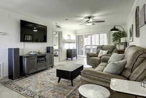 Living area - Anasazi Golf Views w/ King bed (Phoenix)