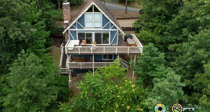 Pine Ridge Retreat - walk to ski slopes!