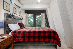 3 bedrooms, desk, free WiFi, bed sheets
