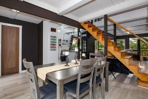 Dining - Country Squire Cabin - private 180 degree mountain views! (Basye)