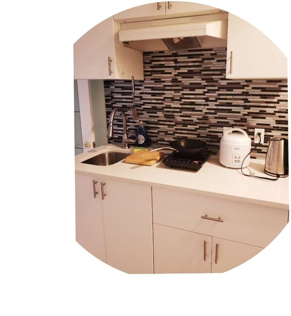 Fridge, microwave, stovetop, coffee/tea maker