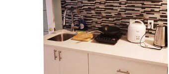 Charming entirely 2-bedroom villa close LRT&free parking with garden
