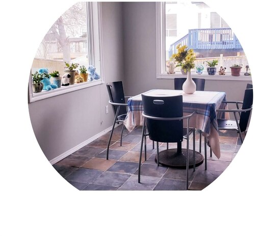 Charming entirely 2-bedroom villa close LRT&free parking with garden