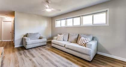 •NEW• cozy & clean Derby Bungalow!