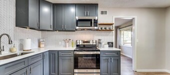 •NEW• cozy & clean Derby Bungalow!