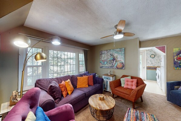 TV - Charming condo with deck, parking, W/D, & walkable, central location (Provincetown)