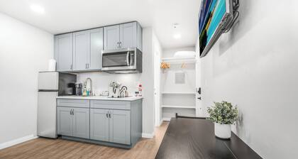 Newly Remodeled Apartment w/ AC - Sleeps 3