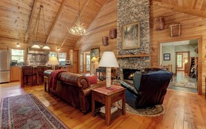 Smart-tv, eldstad, dvd-spelare och ett filmbibliotek