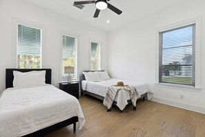 4 habitaciones, escritorio, tabla de planchar con plancha y wifi gratis