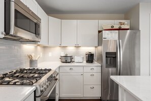 ONHC21D: Sunset Point | Kitchen Area & Laundry