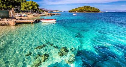 Perfect choice in a quiet neighbourhood at the centre of Ksamil.