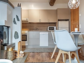 Fridge, microwave, dishwasher, cookware/dishes/utensils - Rukaköngäs 27 by Interhome (Kuusamo)