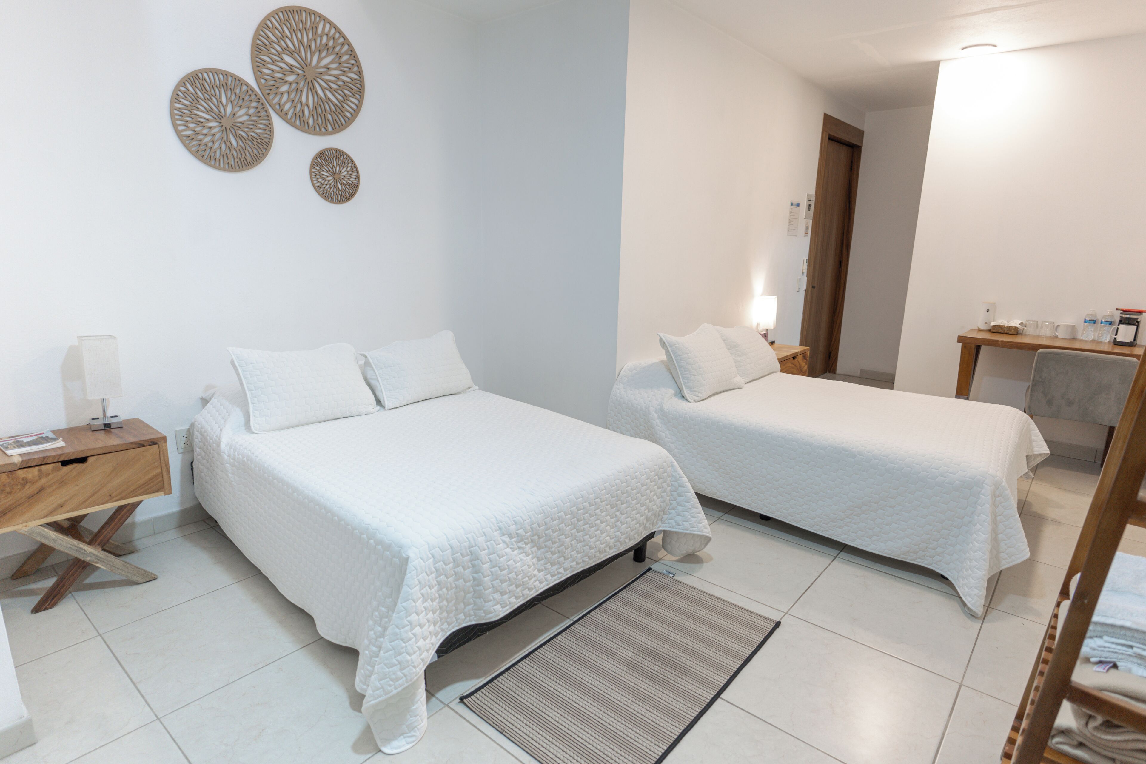 Comfort tweepersoonskamer, uitzicht op de stad | Luxe beddengoed, donsdekens, pillowtop-bedden, een bureau