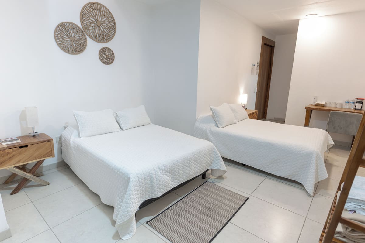 Comfort-Doppelzimmer, Stadtblick | Hochwertige Bettwaren, Daunenbettdecken, Pillowtop-Betten, Schreibtisch
