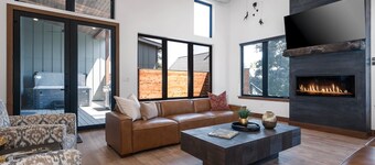 New! Inspiration Luxury Group Retreat - Sleeps 18