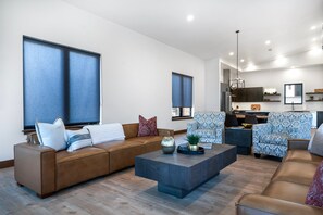 Smart TV, fireplace - New! Inspiration Luxury Group Retreat - Sleeps 18 (Whitefish)