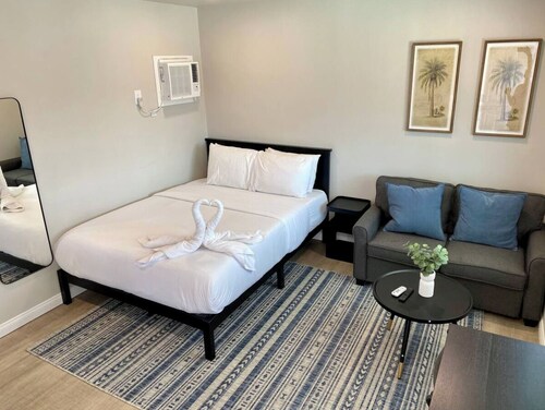 New Remodeled Upstairs Apartment Central El Cajon with AC