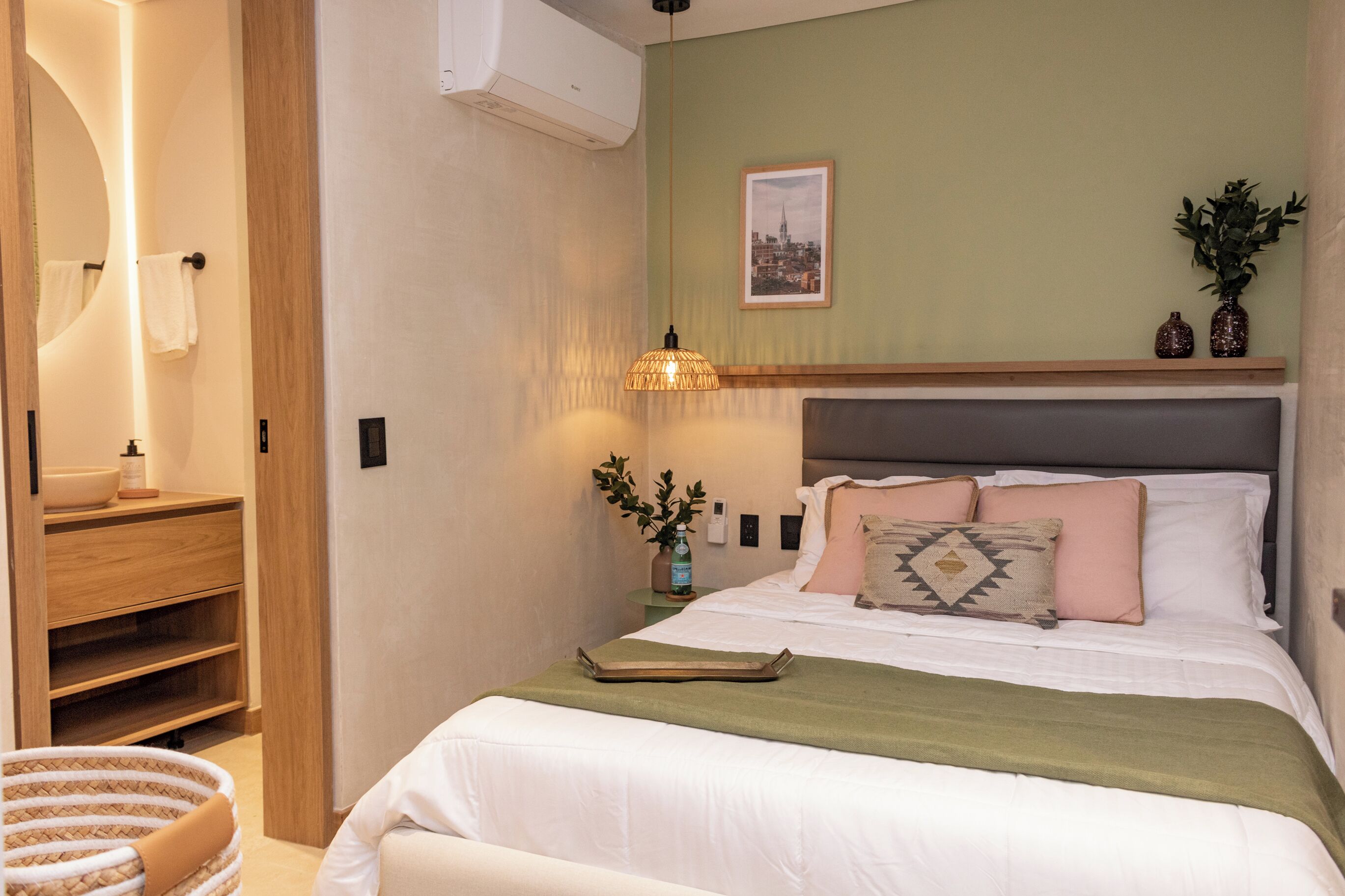 4 bedrooms, in-room safe, desk, iron/ironing board