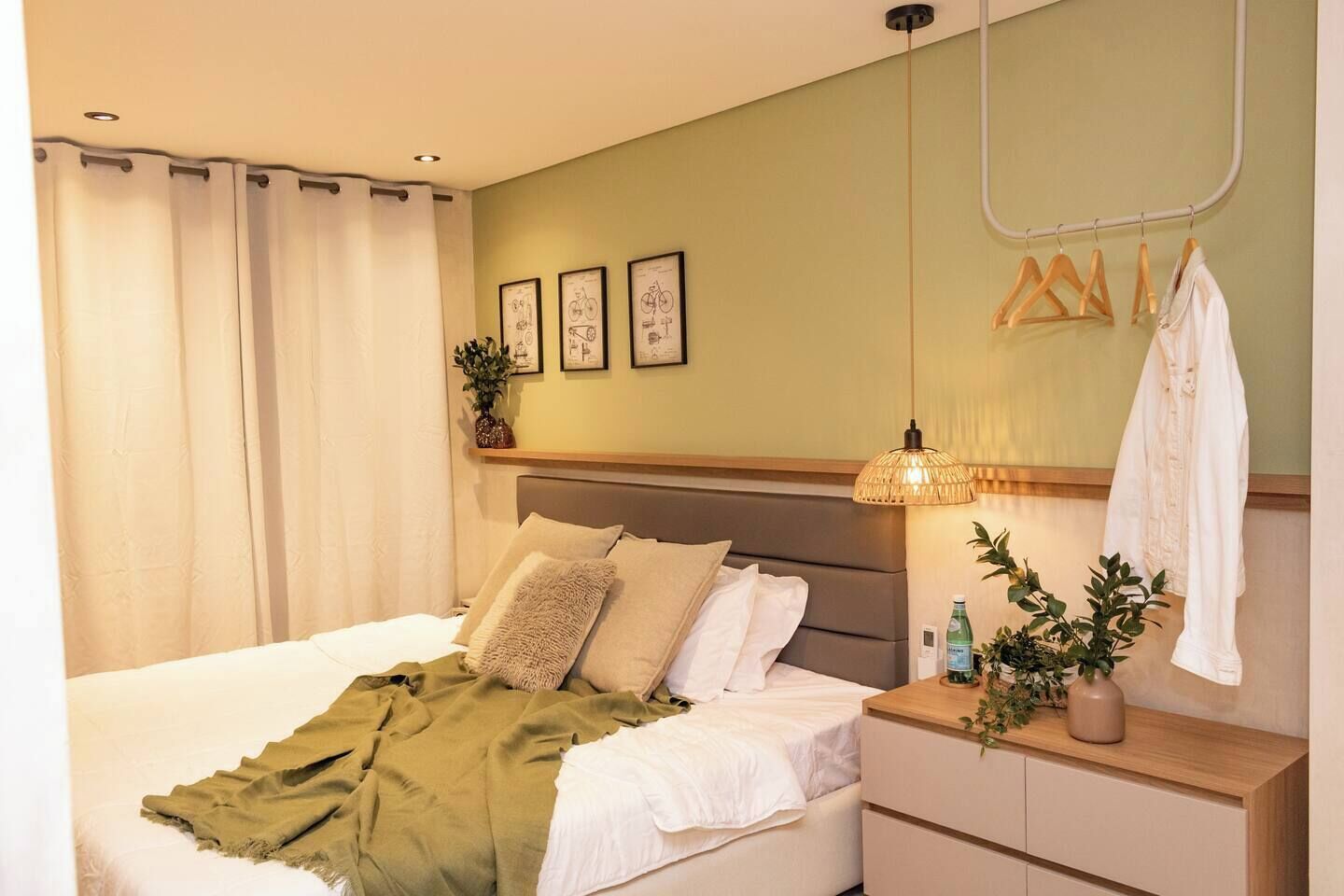 Coffres-forts dans les chambres, bureau, fer et planche à repasser