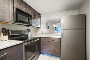 Modern Kitchen with Granite Countertops - Updated kitchen featuring stainless appliances, granite counters, and everything needed for easy vacation meals. - Adventure Starts at Your Door B10 (Killington)