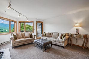 TV, fireplace - Modest condo with access to pool and hot tub B10 (Killington)