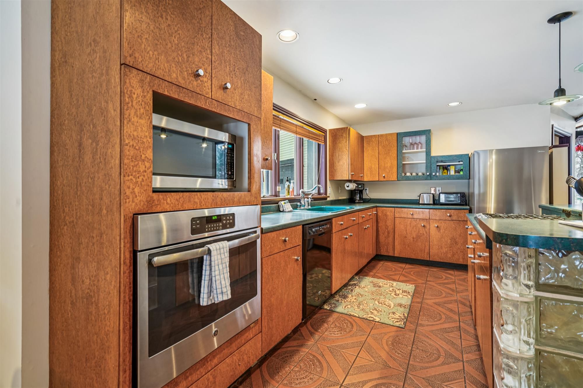 Fully Equipped Kitchen - Full-size appliances, generous counter space, and plenty of cabinetry make it easy to prepare meals during your stay.
