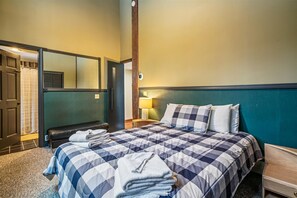 3 bedrooms, free WiFi, bed sheets - 3 Bedroom Pet Friendly with Hot Tub Birch Beauty (Killington)