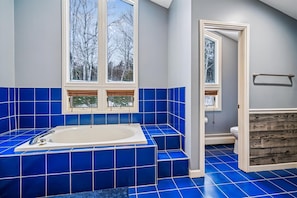 Shower, towels - 3 Bedroom Pet Friendly with Hot Tub Birch Beauty (Killington)