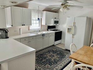 電子レンジ、オーブン、コンロ、食器洗い機