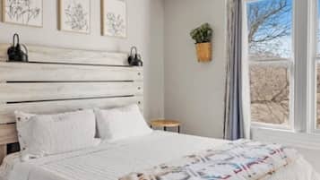 3 chambres, fer et planche à repasser, lit de bébé portatif