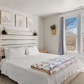 3 bedrooms, iron/ironing board, travel crib, free WiFi