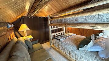 5 habitaciones, escritorio, tabla de planchar con plancha y wifi