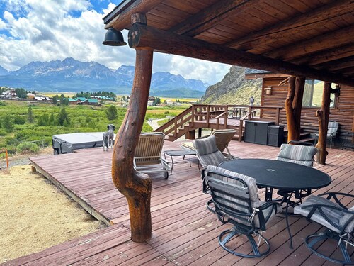 Stanley House - Hillside Cabin with Panoramic Views of the Sawtooth Mountains