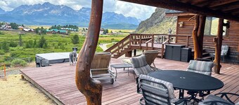 Stanley House - Hillside Cabin with Panoramic Views of the Sawtooth Mountains
